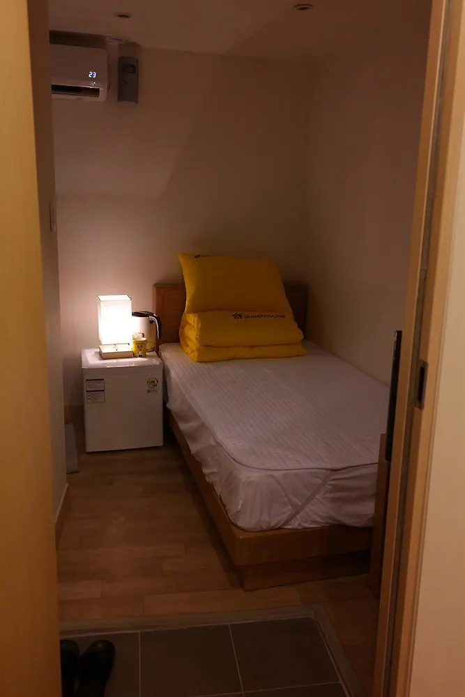 Отель 24 Guesthouse Seoul Station Premier