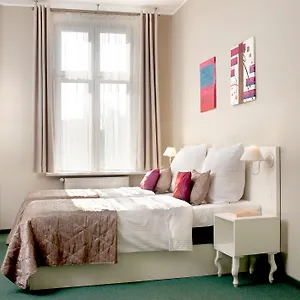 Leone Apartahotel